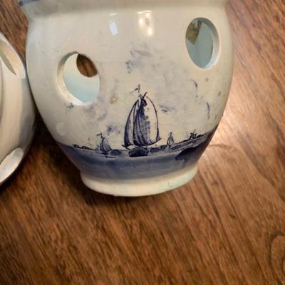 Pair of Holland Delft Blauw HP crocus planters