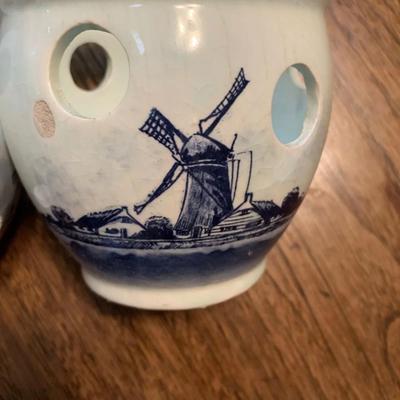 Pair of Holland Delft Blauw HP crocus planters