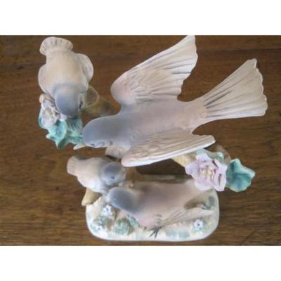 Vintage porcelain 4-Robin family figurine