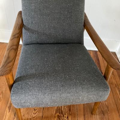 119 West Elm Mid Century Modern Show Chair