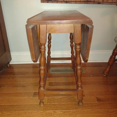 Vintage Wooden Drop Leaf Side/Accent Table
