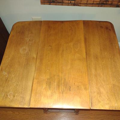 Vintage Wooden Drop Leaf Side/Accent Table