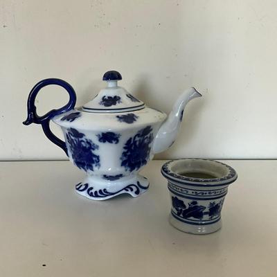 331 Blue & White Vintage Porclain Tea Pot With Sugar Bowl