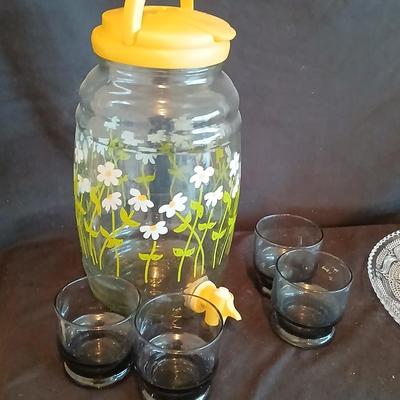 Glass drink dispenser Jar with 4 juice glasses and a glass platter