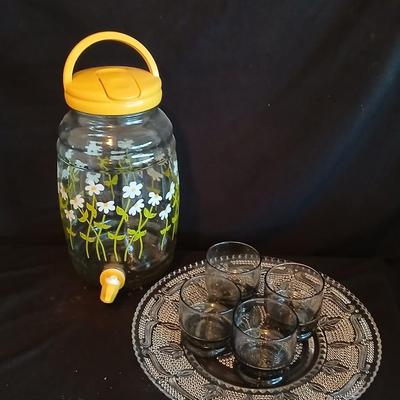 Glass drink dispenser Jar with 4 juice glasses and a glass platter