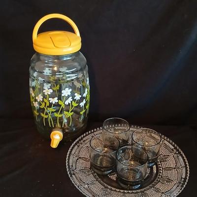 Glass drink dispenser Jar with 4 juice glasses and a glass platter