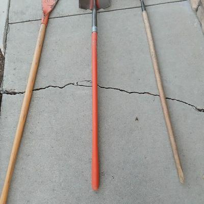 Shovel with fiberglass handle - Hard rake and a scraper tool