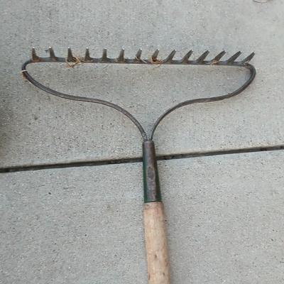 Shovel with fiberglass handle - Hard rake and a scraper tool
