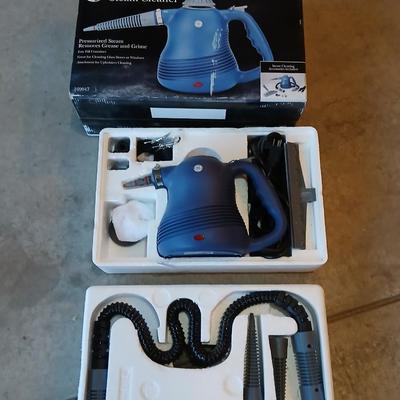 General Electric Pressurized steam cleaner - removes grease and grime Household Steam cleaner with attachments