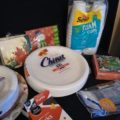 Paper kitchen products, Plates, napkins, cups and plastic silverware
