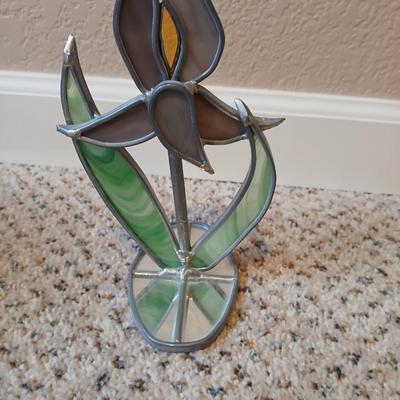 Crock like vase with stained glass Iris flower on mirrored pedestal