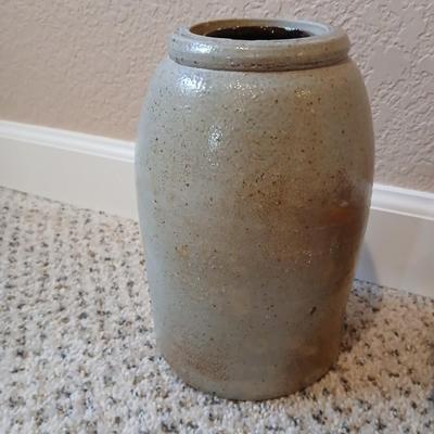 Crock like vase with stained glass Iris flower on mirrored pedestal