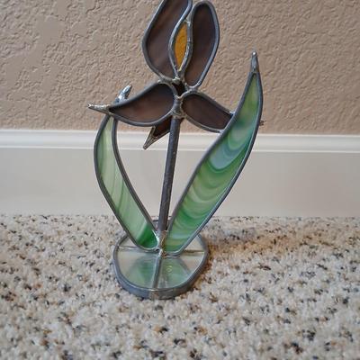 Crock like vase with stained glass Iris flower on mirrored pedestal