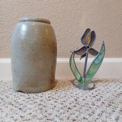 Crock like vase with stained glass Iris flower on mirrored pedestal