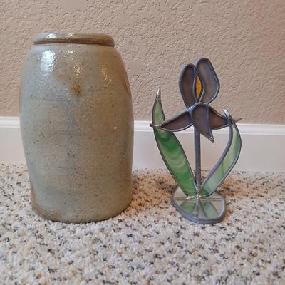 Crock like vase with stained glass Iris flower on mirrored pedestal