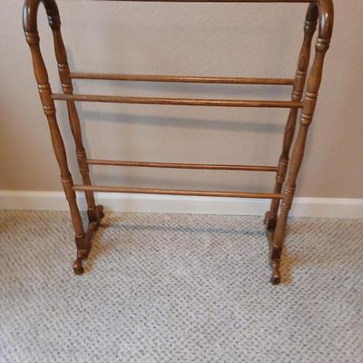 Oak Quilt rack with two baby blankets