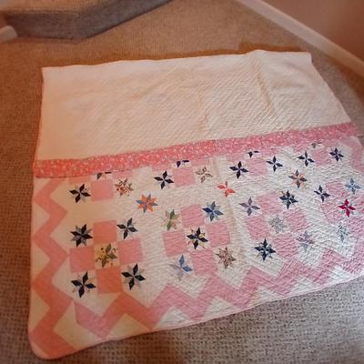Beautiful vintage handmade Quilt
