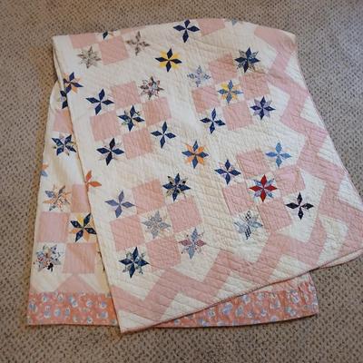 Beautiful vintage handmade Quilt