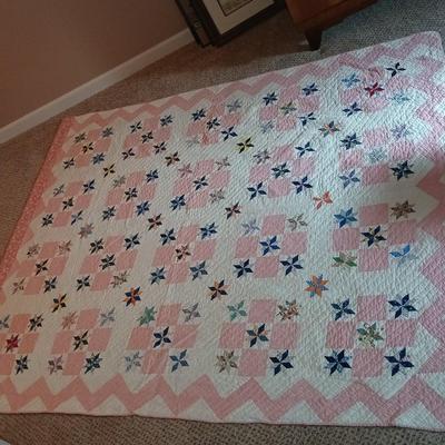 Beautiful vintage handmade Quilt