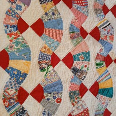 Beautiful vintage handmade Quilt