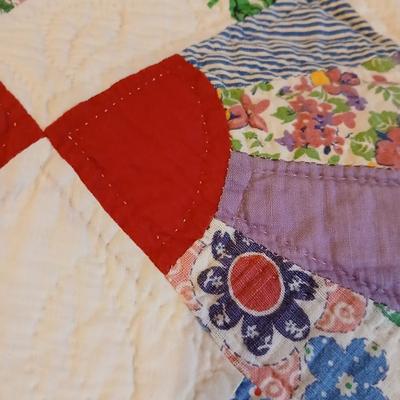 Beautiful vintage handmade Quilt