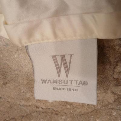 Queen sized sheets - Wamsutta Cream and brown with two pillows and a mattress cover