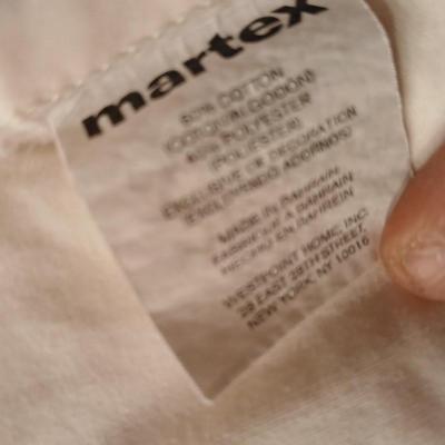 4 Queen sized sheets with two pillows - My pillow sheets, Martex and others