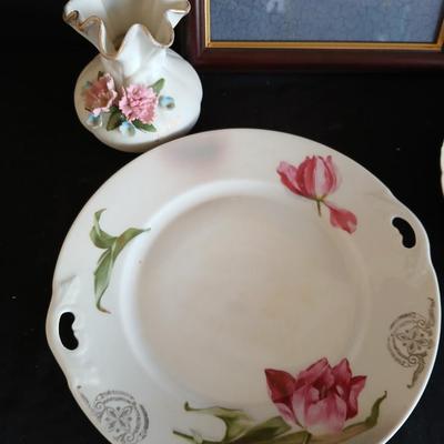 Antique China plates with a vase and a framed friends poem