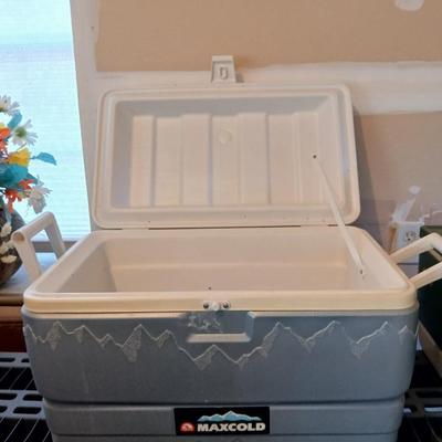 Igloo Maxcold Cooler with a light