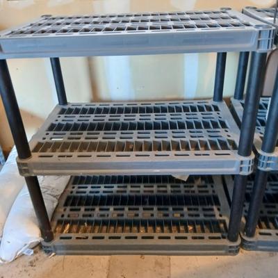 Three shelf plastic storage unit (2 of 3)