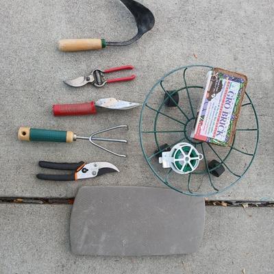 Yard and garden tools with wire rolling flowerpot basket