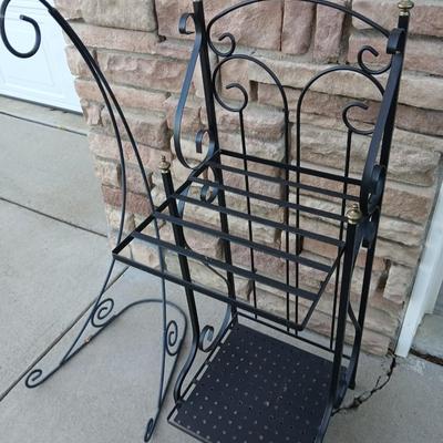 Metal patio plant shelf with free standing shepherds hook