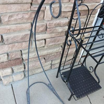 Metal patio plant shelf with free standing shepherds hook
