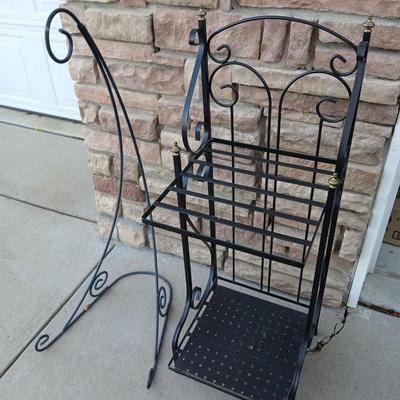 Metal patio plant shelf with free standing shepherds hook