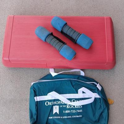 The step exercise with two hand weights and a duffle bag