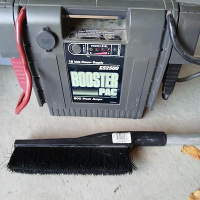 Automotive battery charger 12 -volt Power Supply Boster pac 800 peak amps