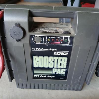 Automotive battery charger 12 -volt Power Supply Boster pac 800 peak amps