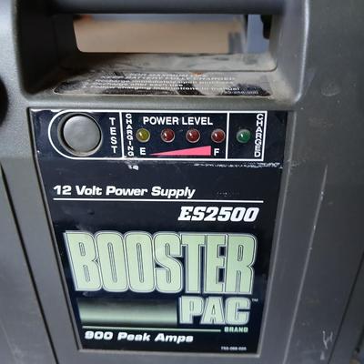 Automotive battery charger 12 -volt Power Supply Boster pac 800 peak amps