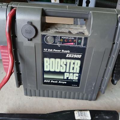 Automotive battery charger 12 -volt Power Supply Boster pac 800 peak amps