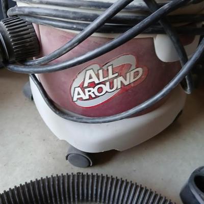 Small Shop-Vac All Around wet/Dry Vac with some attachments