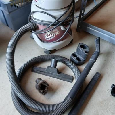 Small Shop-Vac All Around wet/Dry Vac with some attachments
