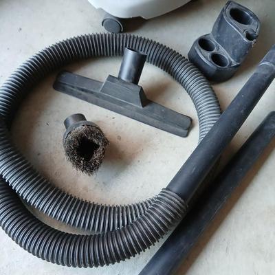 Small Shop-Vac All Around wet/Dry Vac with some attachments