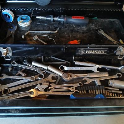 Nice little Husky metal toolbox with an assortment of odds and end tools