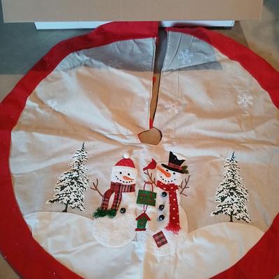 7 foot Ultra slim flocked Brewster pine tree with snowman tree skirt 300 Smart light clear lights
