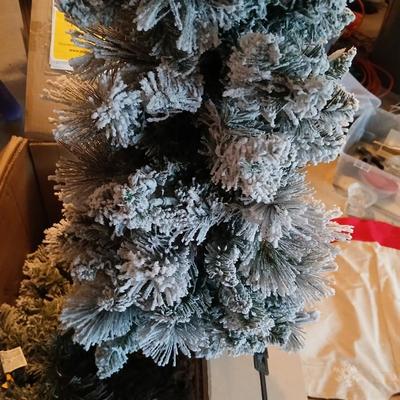 7 foot Ultra slim flocked Brewster pine tree with snowman tree skirt 300 Smart light clear lights