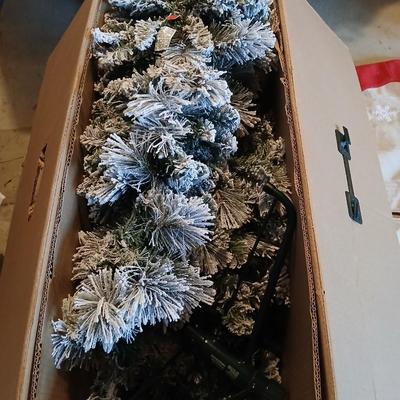 7 foot Ultra slim flocked Brewster pine tree with snowman tree skirt 300 Smart light clear lights