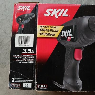 Skil Drill with drill bits
