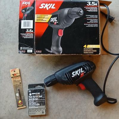 Skil Drill with drill bits