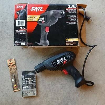 Skil Drill with drill bits