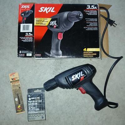 Skil Drill with drill bits